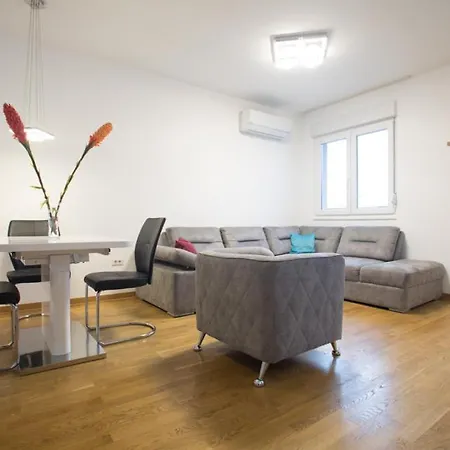 Apartment Big